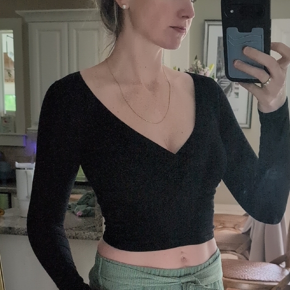 Brandy Melville Tops - Brandy Melville Black Knit Crop Top